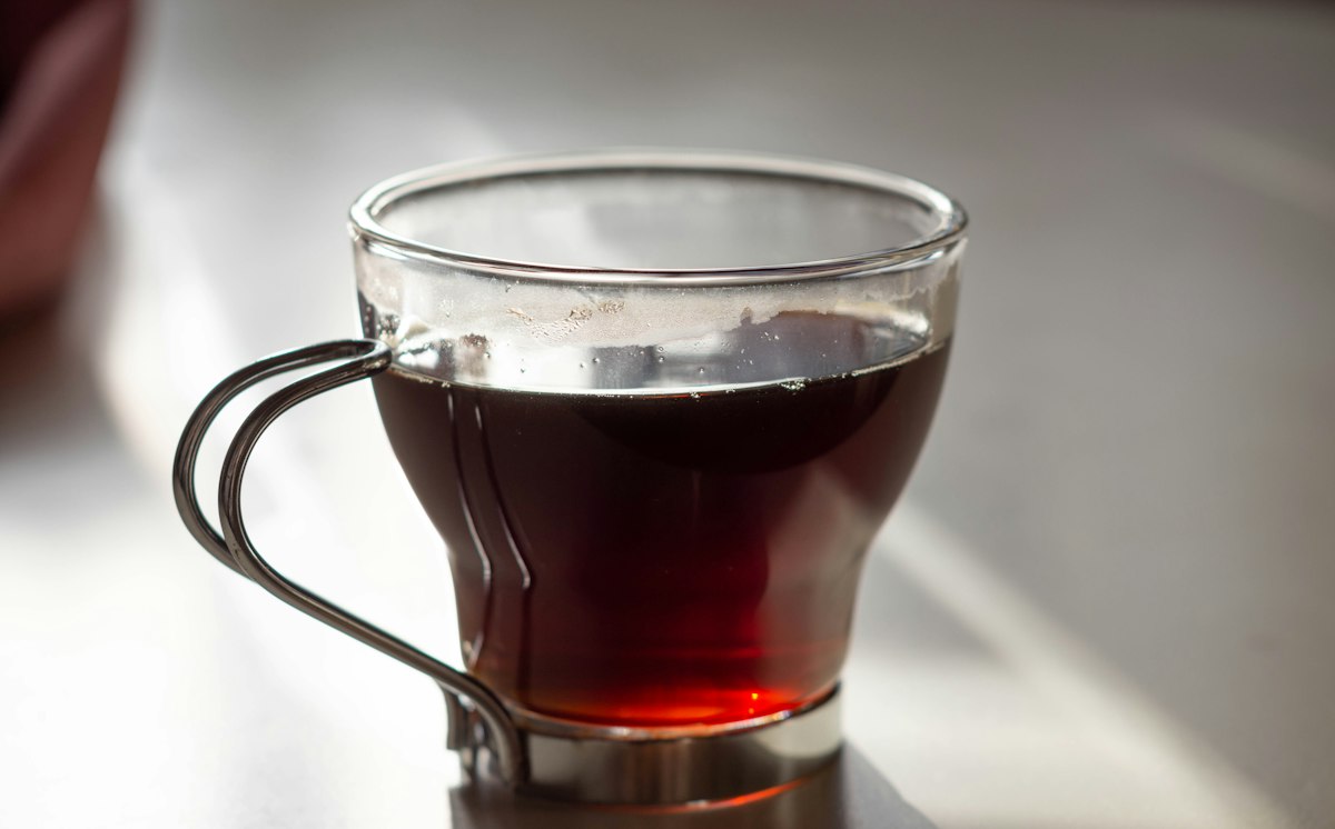 Matcha Tee Zubereitung – traditionelle Methode mit Schaumschläger